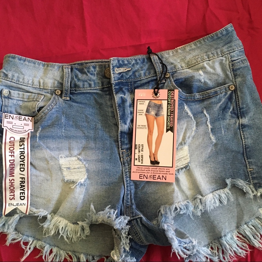 EN Jean Distressed shorts.